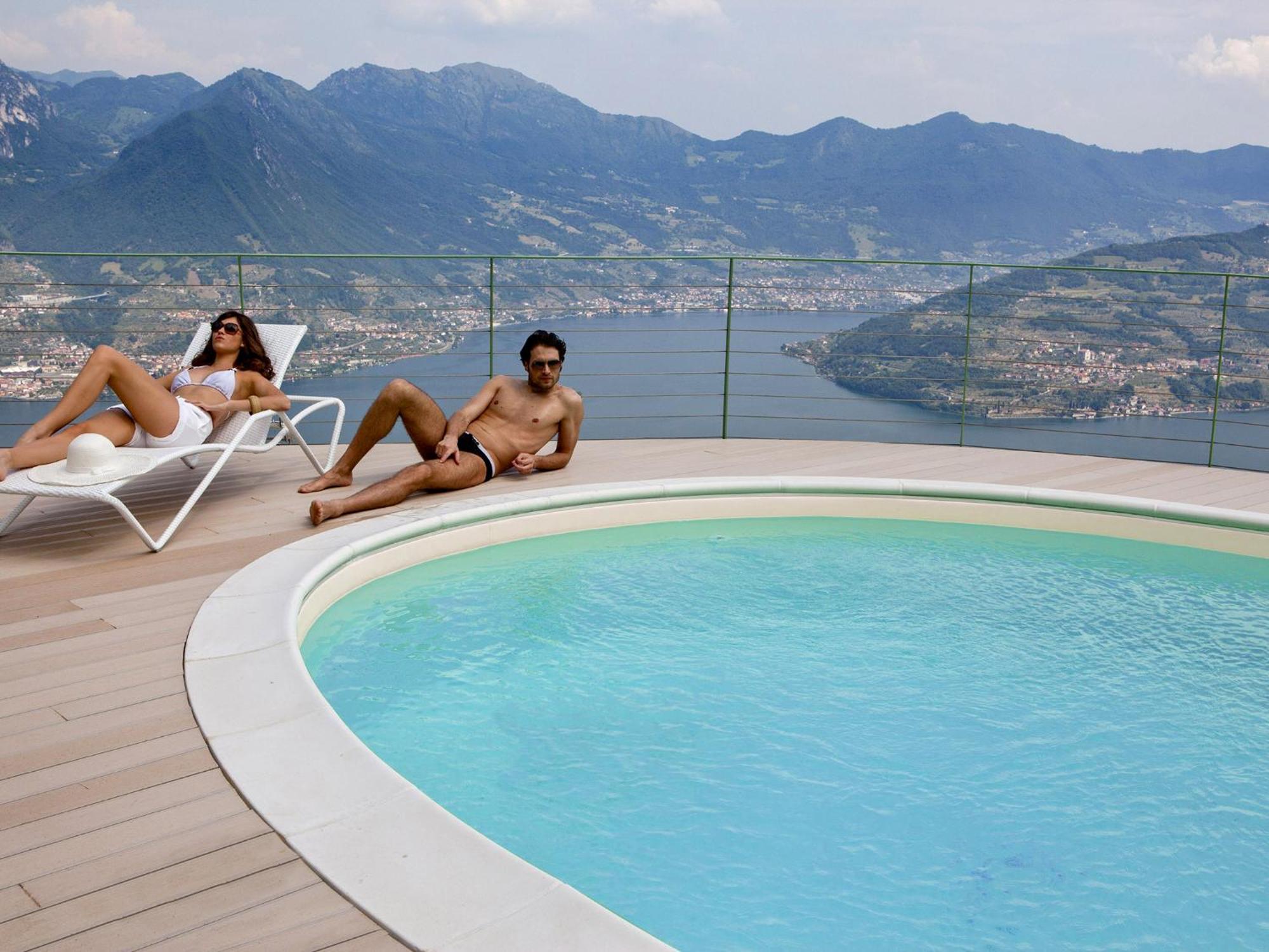 Mantegna - Garden With Lake View And Swimming Pool Parzanica Екстериор снимка